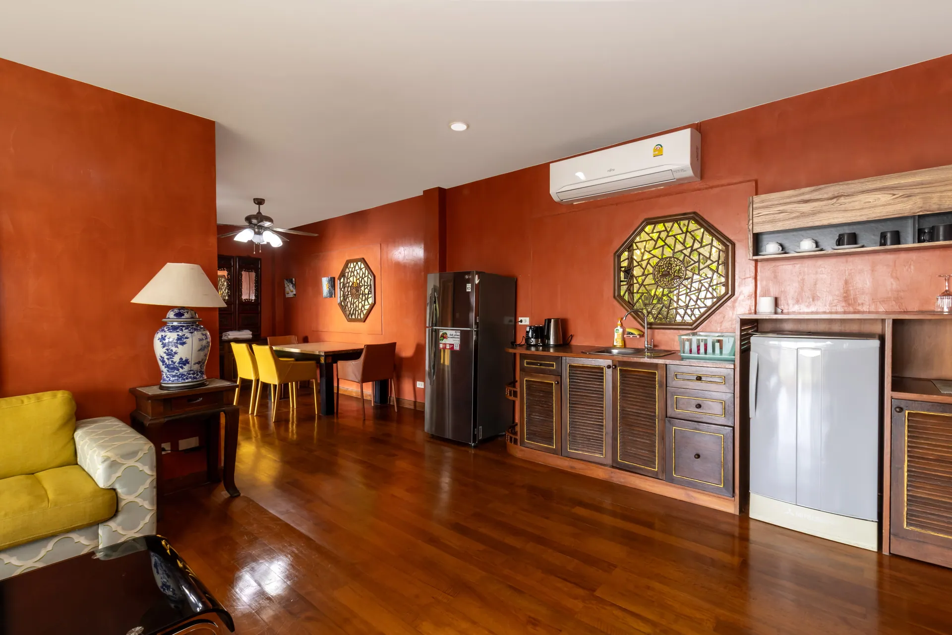 Family lounge with terracotta walls, a dining nook and a kitchenette