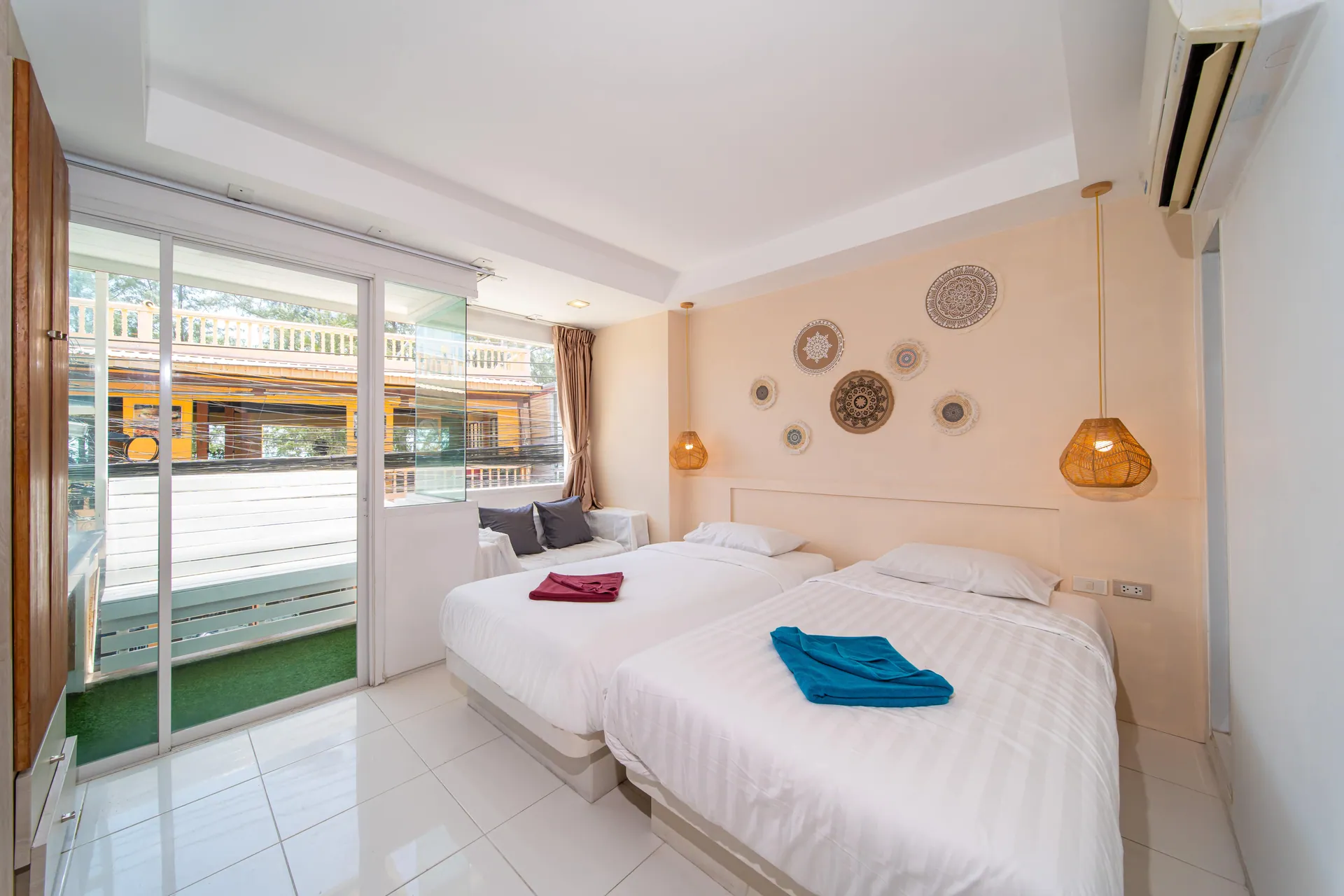 Twin Room with two single beds and a glass door to the balcony