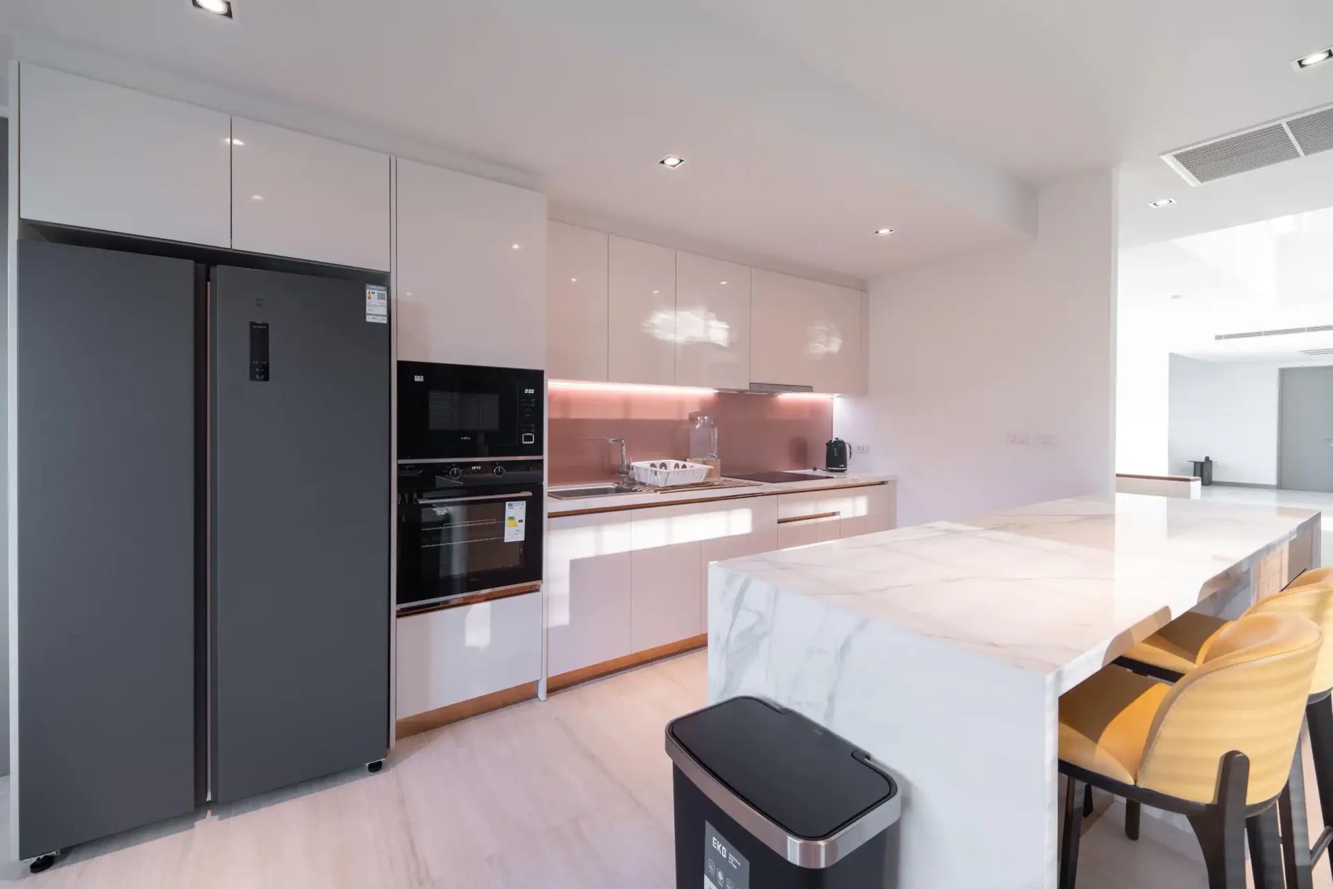Full kitchen